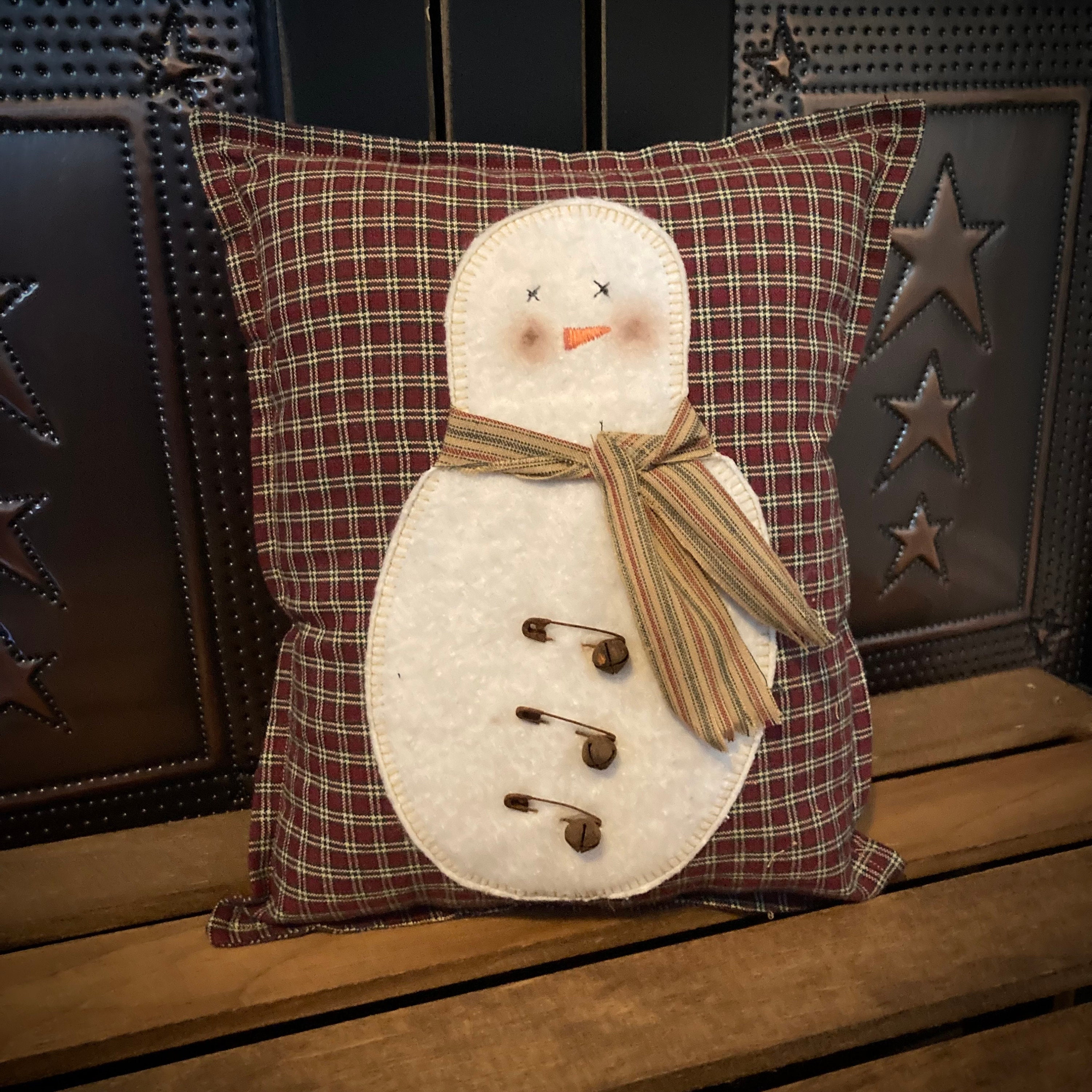 Snugglebug University: Easy Christmas Pillows