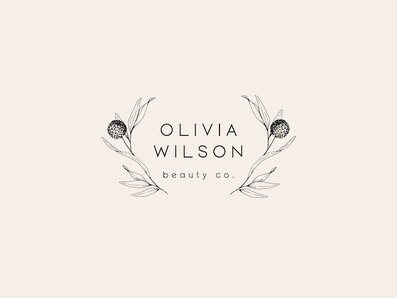 K&ouml;nnte beinhalten: Schwarzwei&szlig;es Logo-Design mit dem Text "Olivia Wilson beauty co." umgeben von stilisierten floralen Zweigen.