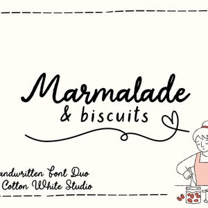 Peut inclure: Duo de polices d'écriture manuscrites "Marmalade & biscuits" par Cotton White Studio. Une femme prépare de la marmelade dans une casserole sur une cuisinière.