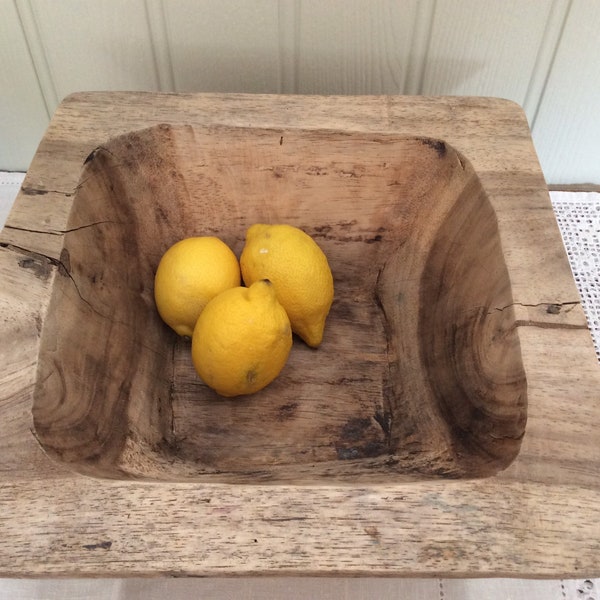 Beautiful vintage square primitive wooden dough bowl carved from a single piece #handmade #doughbowl #vintage #wooden #primitive