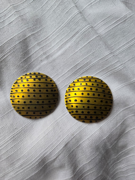1980s gold with black dots and lines circle earrin