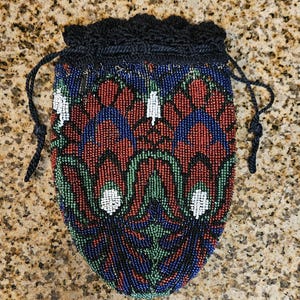 Early 1900&#39;s Colorfully Beaded Vintage Wristlet Purse