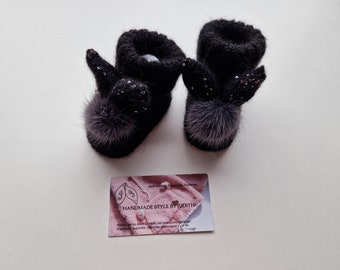 Fait sur commande chaussons de lapin noir tricotés à la main/pantoufles de lapin/chaussettes avec pompon/footies alpaga/tenue de retour à la maison/cadeau de bébé fille/baby shower/