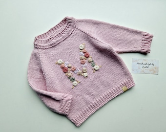 Handgestrickter Babypullover mit Initialen /Geschenk für Babymädchen/Geschenk für Babyjungen/Kleinkindkleidung/Pullover mit Initialenstickerei/Merino-Outfit/