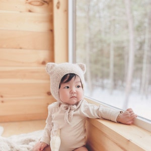 Chapeau de bébé tricoté/ bonnet dours en peluche/tenue de retour à la maison/gif pour une fille/cadeau pour un garçon/casquette en laine mérinos/accessoires dalpaga moelleux/mignon/agréable image 1