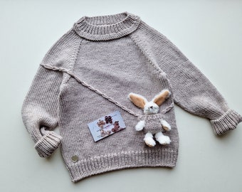 Jouet pour bébé tricoté à la main/cadeau pour bébé fille/cadeau pour bébé garçon/vêtements pour tout-petits/pull avec lapin/pull avec poche lapin/tenue pour bébé/exclusivité