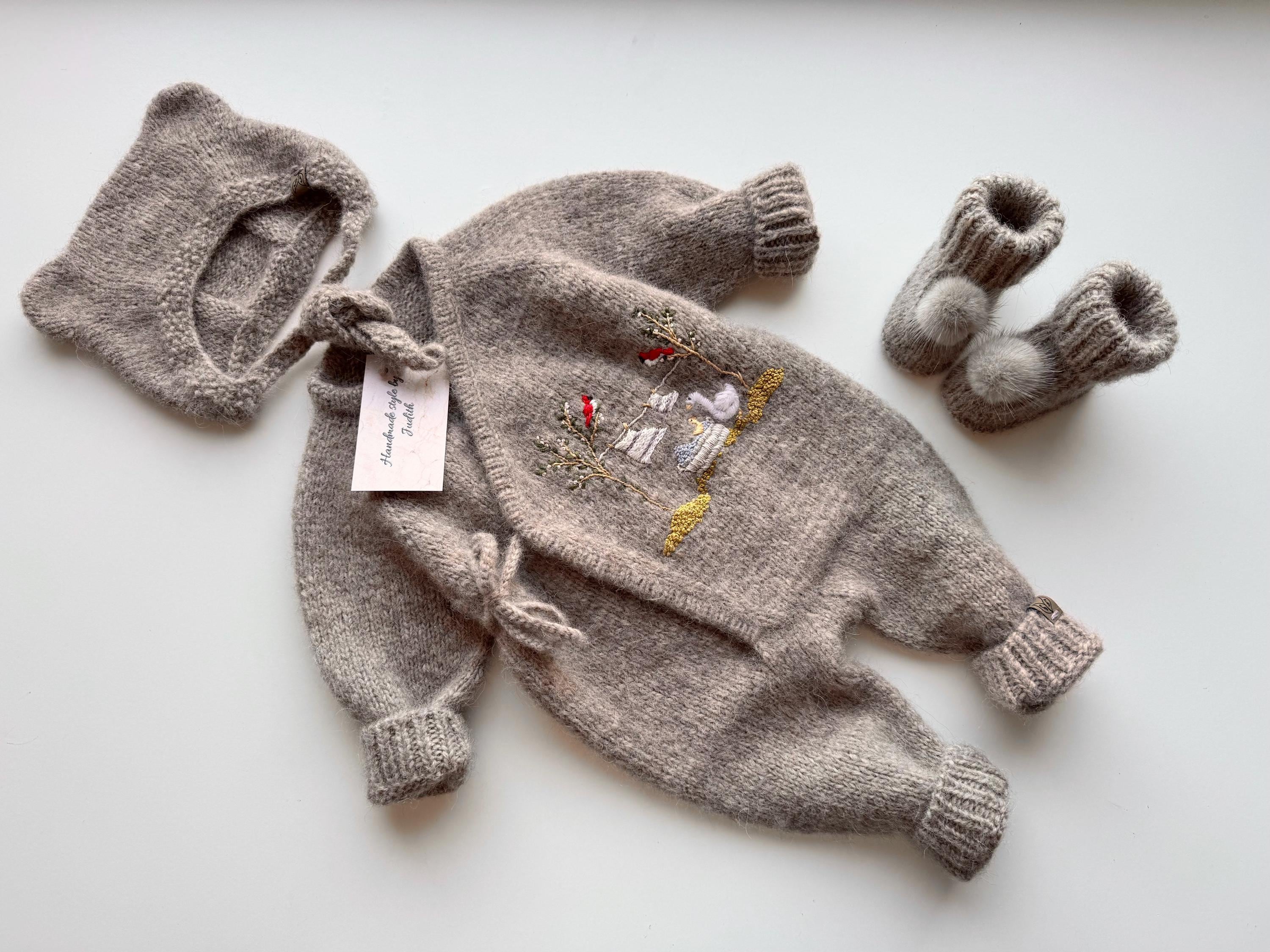 URAH. ハンドメイド　オーダー品 Hand Knitted Alpaca Baby Outfit: Hand Embroidery, Kimono Romper