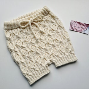 Made to order Hand knitted baby shorts/bloomers/seamless baby pants/pants/100%merino wool/gift/present/diaper cover/accessories/shorties