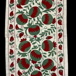 Vintage Suzani Läufer, Nadelarbeit Suzani, antike handgemachte Tischdecke, handgemachter Wandteppich, usbekischer handbestickter Tischläufer, 50 x 90