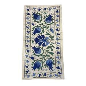 Antike Suzani Läufer, Nadelarbeit Suzani, Vintage handgemachte Tischdecke, handgemachter Wandteppich, usbekischer handbestickter Tischläufer, 50 x 90