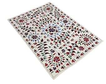 Silk Suzani Throw Blanket, Embroidery, Bed Sheet, Bedspread, Suzani Embroidery, Uzbek Suzani, Suzani Wall Hanging, 140 x 199 cm