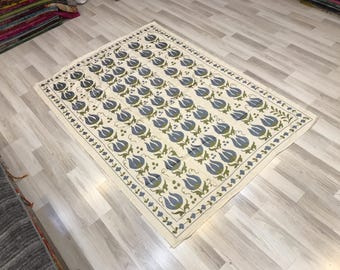 ザクロ柄のウズベキスタンシルクスザニテーブルクロス：手刺繍の壁飾り