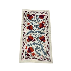 Antike Suzani Läufer, Nadelarbeit Suzani, Vintage handgemachte Tischdecke, handgemachter Wandteppich, usbekischer handbestickter Tischläufer, 50 x 90