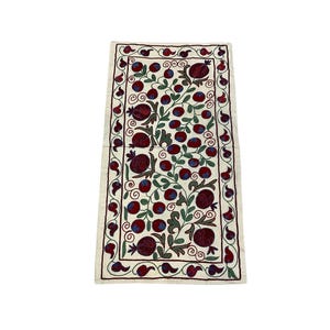 Suzani Läufer, Seiden-Suzani, Vintage Handgemachte Tischdecke, Wandbehang Tapisserie, Usbekische Hand bestickter Tischläufer, Wohnkultur 50 x 90