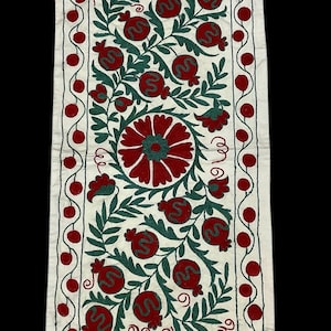 Handgestickter Wandteppich, Granatapfel Tischläufer, Vintage Suzani Läufer, Nadelarbeit Suzani, Antike handgemachte Tischdecke, 50 x 90