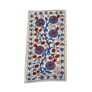 Vintage Suzani Läufer, Nadelarbeit Suzani, antike handgemachte Tischdecke, handgemachter Wandteppich, usbekischer handbestickter Tischläufer, 50 x 90