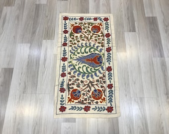 Antike Suzani Tischläufer: Usbekische Hand Bestickter Wandteppich (50 x 90)