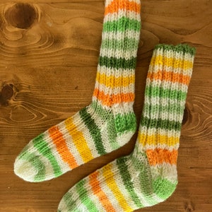 Children&#39;s hand knit socks