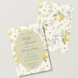 Peut inclure: Une carte d'invitation rectangulaire pour une fête prénatale avec un motif aquarelle de citrons jaunes, feuilles vertes, petites abeilles et rubans bleu clair. Le centre présente un ovale vert sauge avec le texte Baby Shower et Shelby Owens.