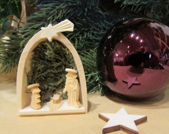 Wooden tree hanging / Christmas decorations / Walnut crib Holy Family / Christmas decoration / handmade