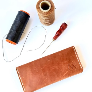 Cartera de mano de cuero hecha a mano