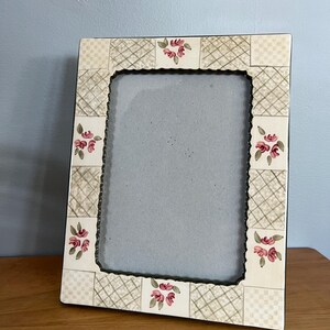 Marco de porcelana vintage de 13 x 18 cm con flores rosas, impresión en placa Gelli / Decoración para bodas y baby shower / Tienda EleanorLouise Frame Only