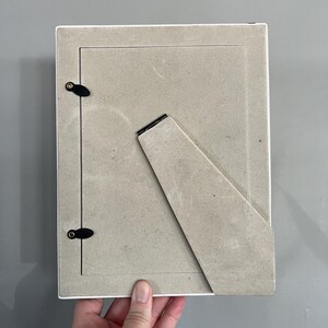 Marco de porcelana vintage de 13 x 18 cm con flores rosas, impresión en placa Gelli / Decoración para bodas y baby shower / Tienda EleanorLouise imagen 4