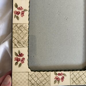 Marco de porcelana vintage de 13 x 18 cm con flores rosas, impresión en placa Gelli / Decoración para bodas y baby shower / Tienda EleanorLouise imagen 7