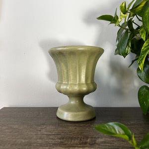 Vintage Green Ceramic Pleated Urn Style Planter by Haeger | Haeger Pottery | ShopEleanorLouise