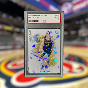 Cadeau carte de sport à collectionner personnalisée holographique recrue Caitlin Clark - Indiana Fever | Présentoir pour dalles cartonnées | Chargement par le haut