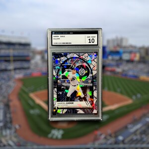 Aaron Judge 50th HR New York Yankees carte de sport à collectionner holographique personnalisée cadeau carte à collectionner | Présentoir pour dalles graduées | Chargement par le haut