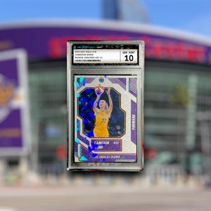 Carte de sport à collectionner personnalisée Cameron Brink Holographic Rookie - Los Angeles Sparks | Présentoir pour dalles cartonnées | Chargeur par le haut