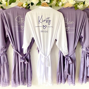 Vestaglia personalizzata color lavanda, vestaglie per feste nuziali, vestaglie da damigella d&#39;onore, vestaglia da sposa, vestaglia da sposa in raso, dettagli sulle maniche in pizzo