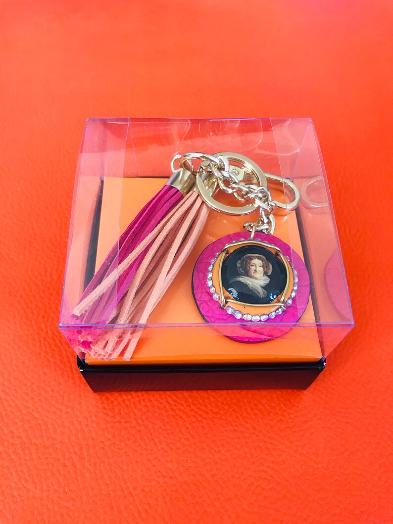 Hirondel Porte Clef M\u00e9daillon avec capsule de champagne Veuve Clicquot