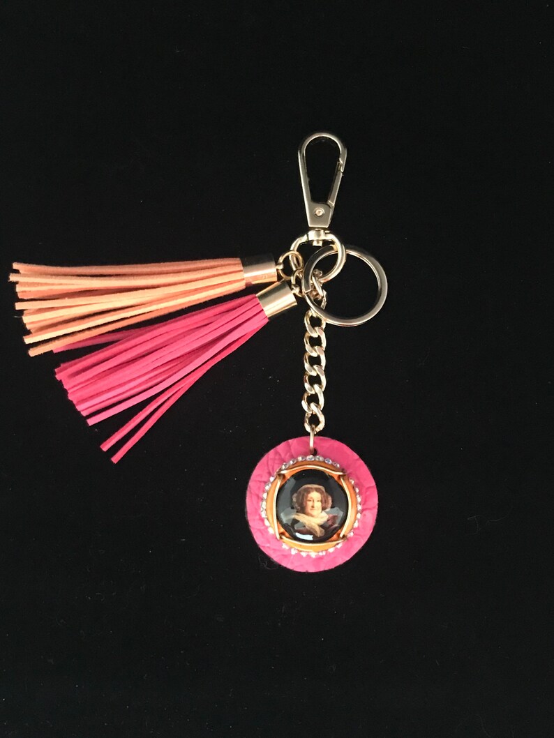Hirondel Porte Clef M\u00e9daillon avec capsule de champagne Veuve Clicquot