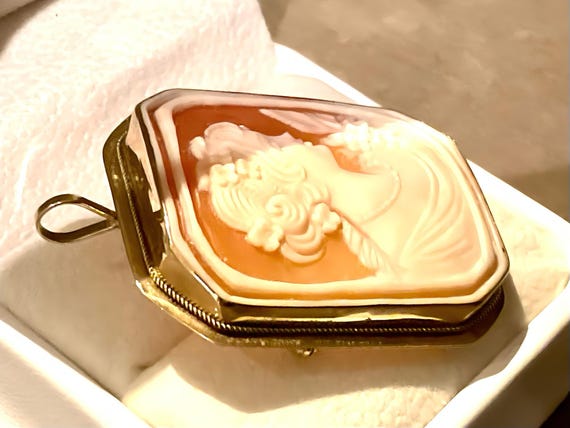 Solid 9ct 375 Yellow Gold Rectangle / Square Came… - image 7