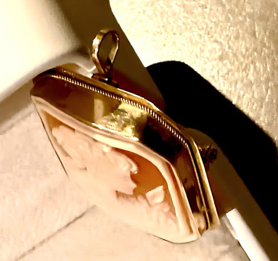 Solid 9ct 375 Yellow Gold Rectangle / Square Came… - image 9