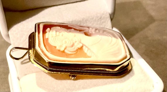 Solid 9ct 375 Yellow Gold Rectangle / Square Came… - image 3