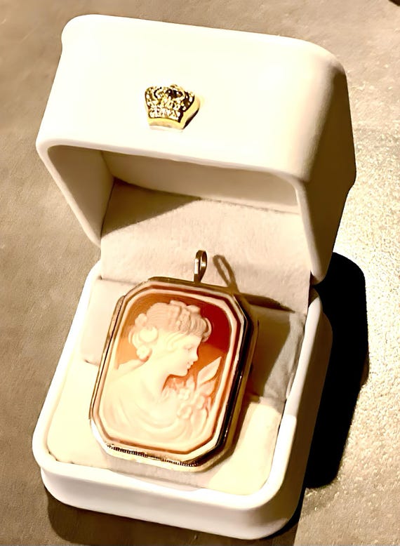 Solid 9ct 375 Yellow Gold Rectangle / Square Came… - image 15