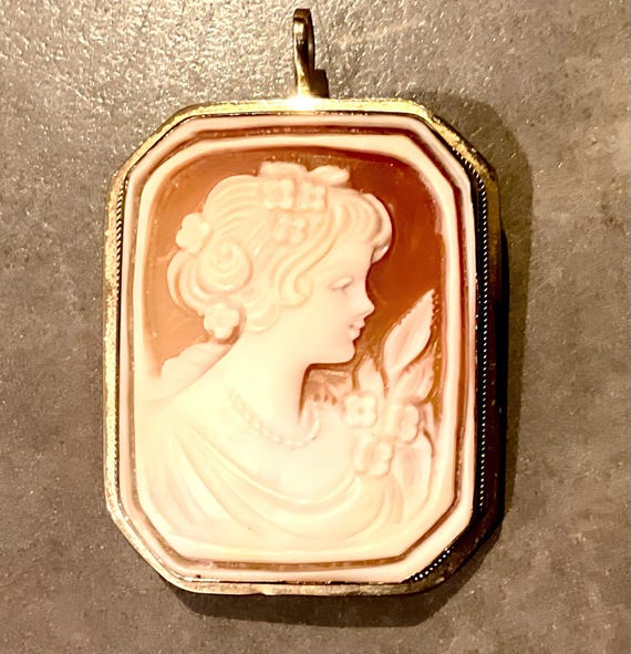 Solid 9ct 375 Yellow Gold Rectangle / Square Came… - image 1