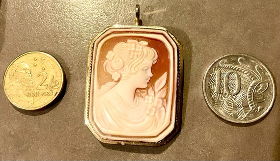 Solid 9ct 375 Yellow Gold Rectangle / Square Came… - image 8