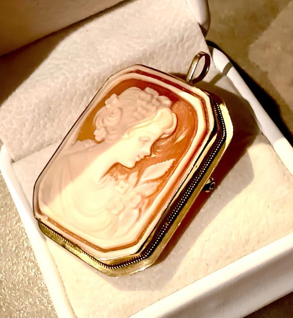 Solid 9ct 375 Yellow Gold Rectangle / Square Came… - image 2