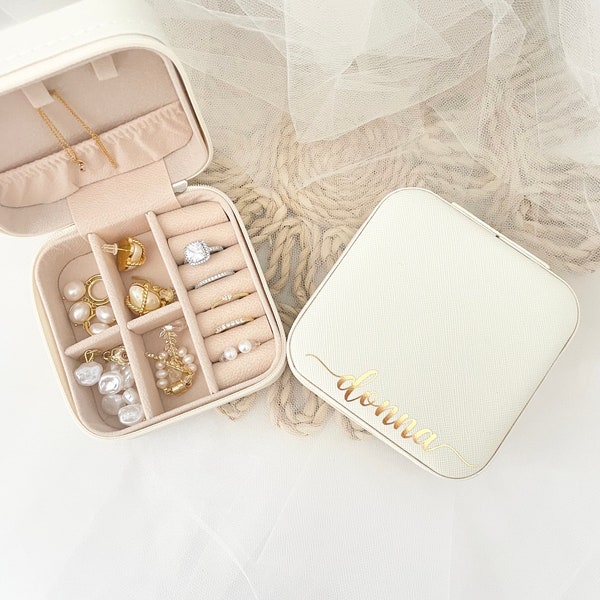 Personazlied Travel Sized Jewelry Case in White, Black and Pink | Gift Wrap Box | Bridesmaids Gifts | Propoal Box Idea | Rings | Earrings |