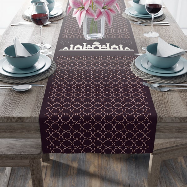 Chemin de Table Ramadan Kareem, design élégant.