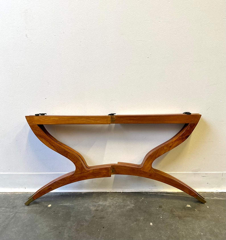 Mid Century Modern Spider Leg Table With brass Top immagine 6