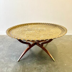 Mid Century Modern Spider Leg Table With brass Top immagine 2