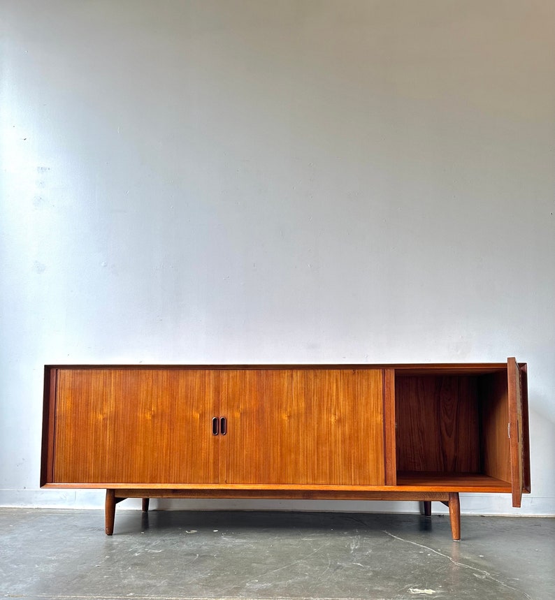 Mid Century Danish Fully restored OS 28 teak sideboard by Arne Vodder, for Sibast Møbler, Denmark. image 4