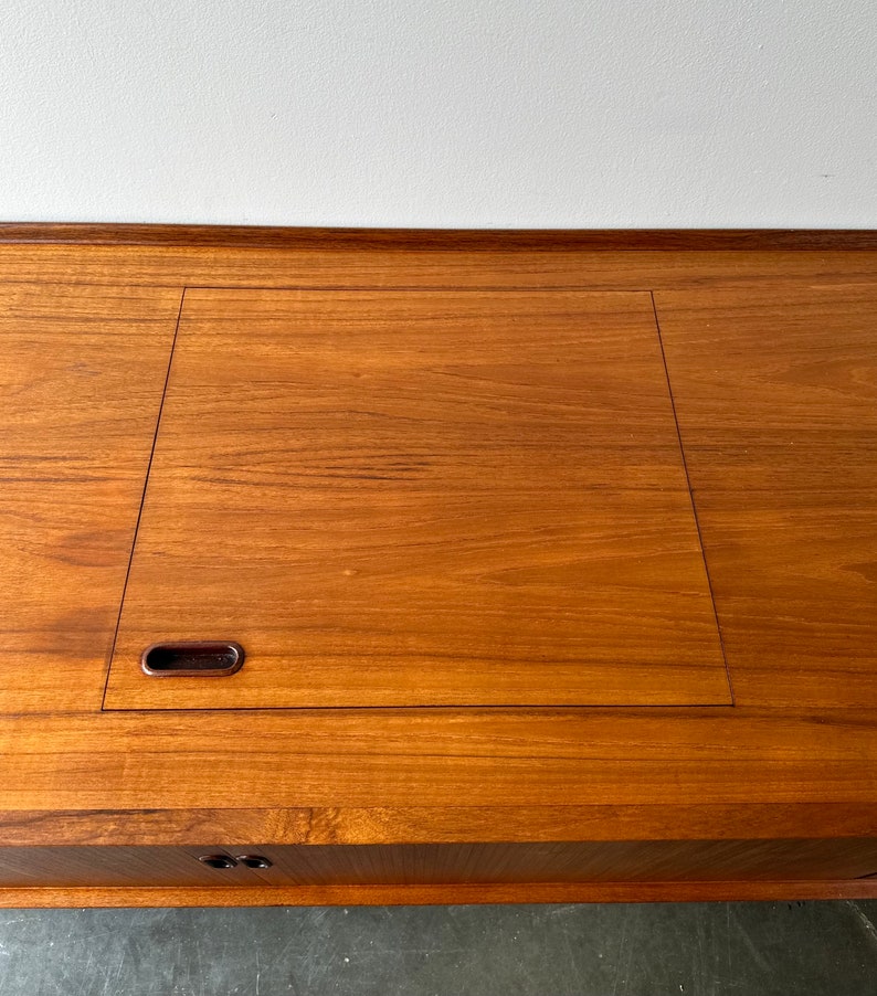 Mid Century Danish Fully restored OS 28 teak sideboard by Arne Vodder, for Sibast Møbler, Denmark. image 7