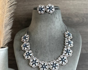 Conjunto de collar de diamantes americano azul real victoriano con flor de Anaya