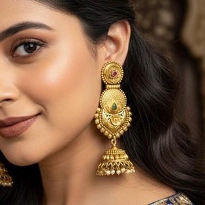 TEMPLO JHUMKA Pendientes Jhumka con piedras de rubí de Kemp, livianos, acabado en oro antiguo, joyas indias, joyas desi, jhumkas indios